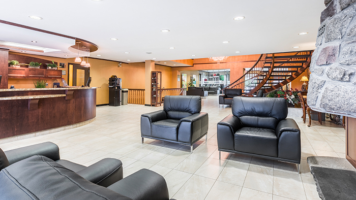 hôtel-universel-québec-sainte-foy-lobby