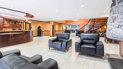 hôtel-universel-québec-sainte-foy-lobby