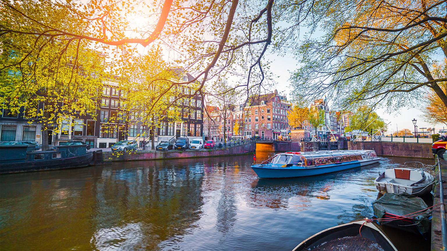 Amsterdam-canals-sun-light-swiper-hero-gallery