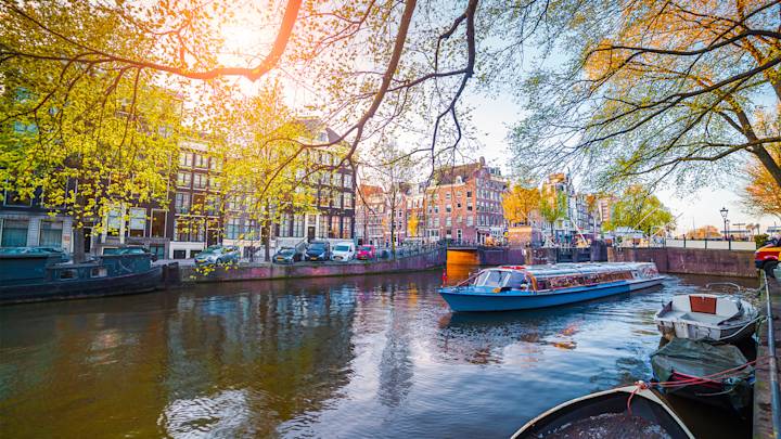 Amsterdam-canals-sun-light-swiper-hero-gallery