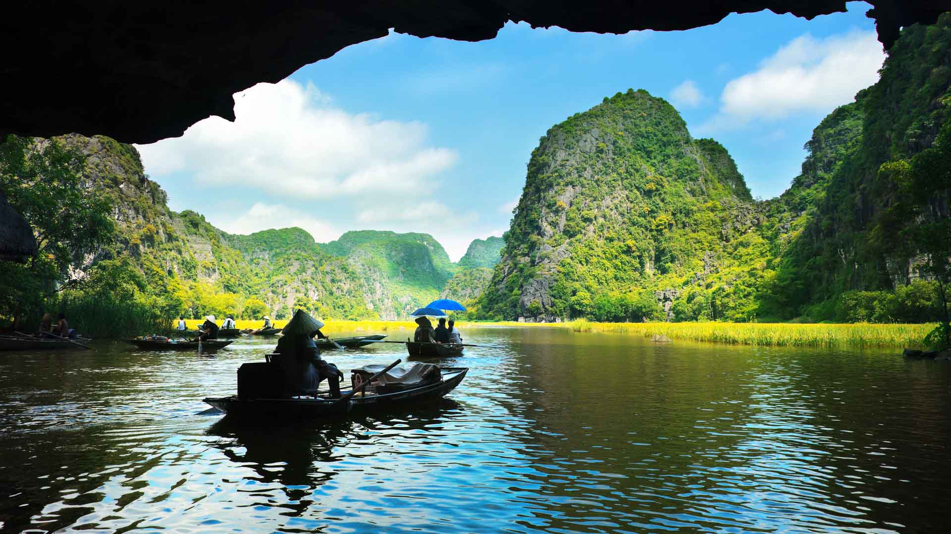 ha-long-bay-cat-ba-island-vietnam-cave