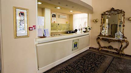 Tuscany-Hotel-Terme-Pellegrini-reception
