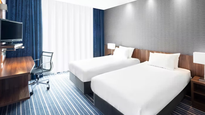 Holiday-Inn-Express-Amsterdam-Arena-room