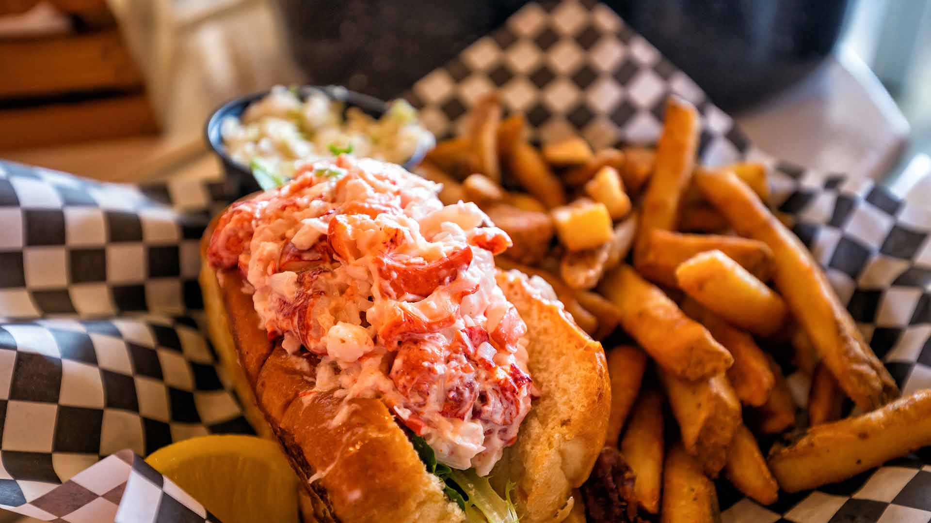 day2-boston-lobster-roll-eastern-usa-and-canada-escape