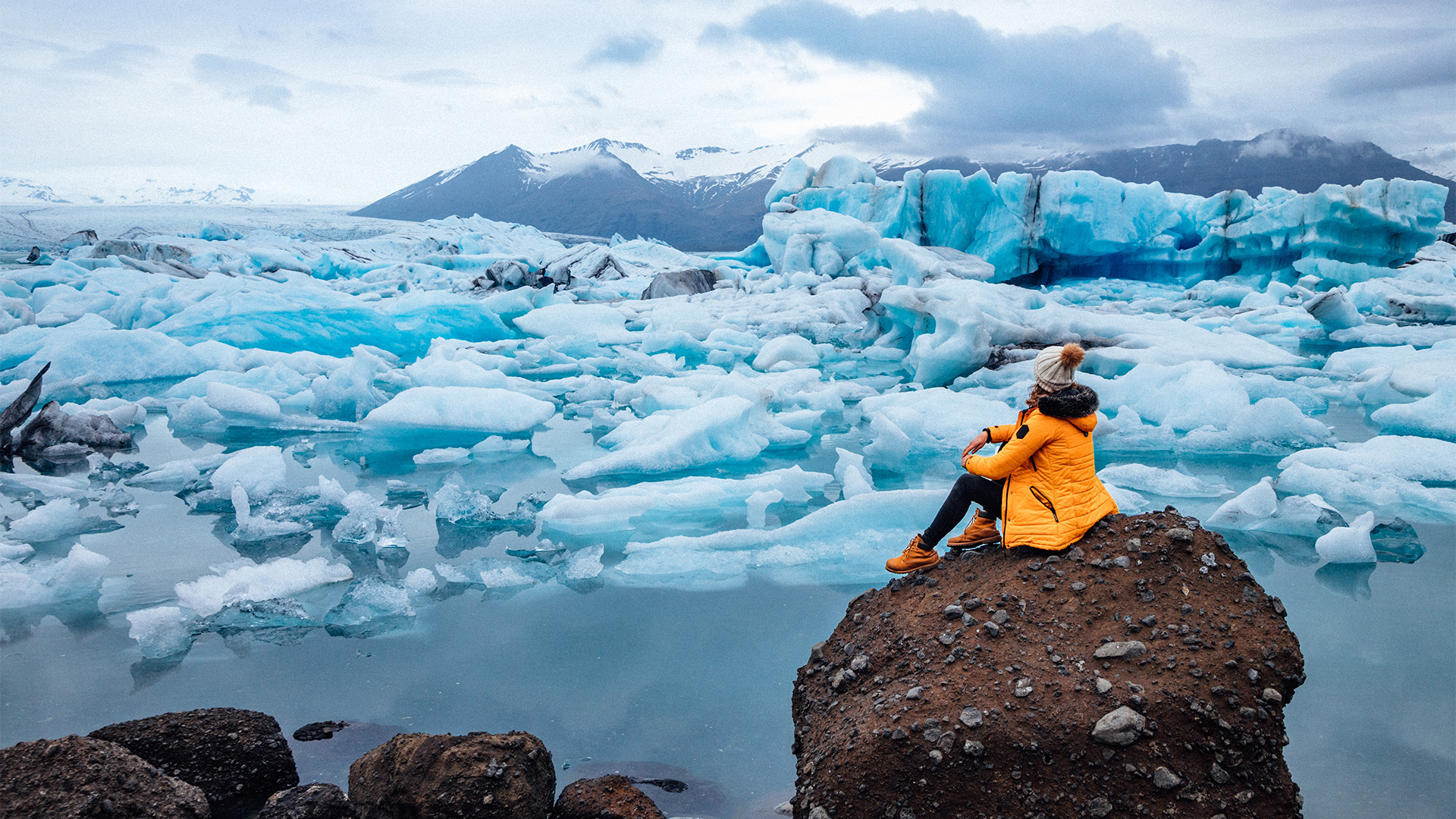 woman-jokulsarlon-lake-iceland