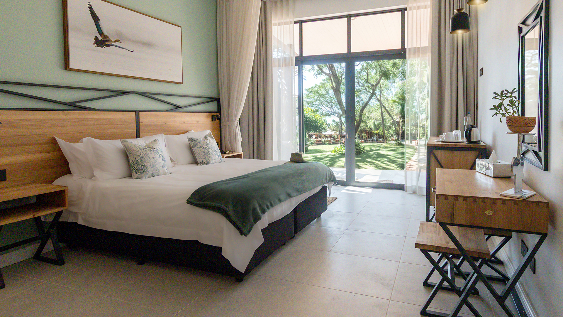 waterfalls-lodge-hotel-room