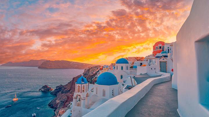 oia-santorini-island-greece-swiper-hero-gallery