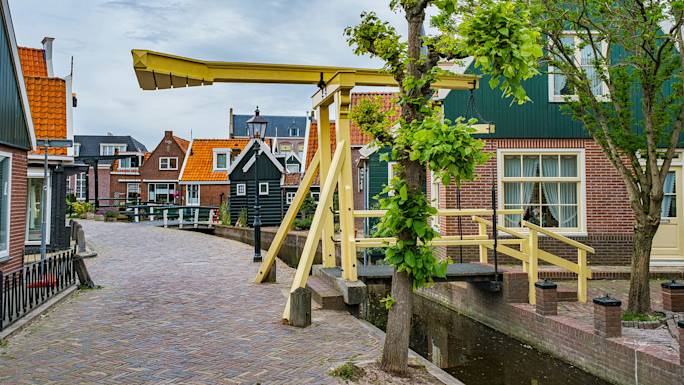 have-lunch-volendam-village-included-experience
