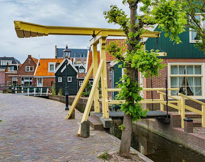 have-lunch-volendam-village-included-experience