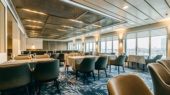 dfds-ferry-lithuania-to-sweden-restaurant