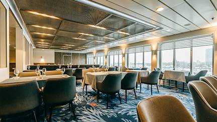 dfds-ferry-lithuania-to-sweden-restaurant