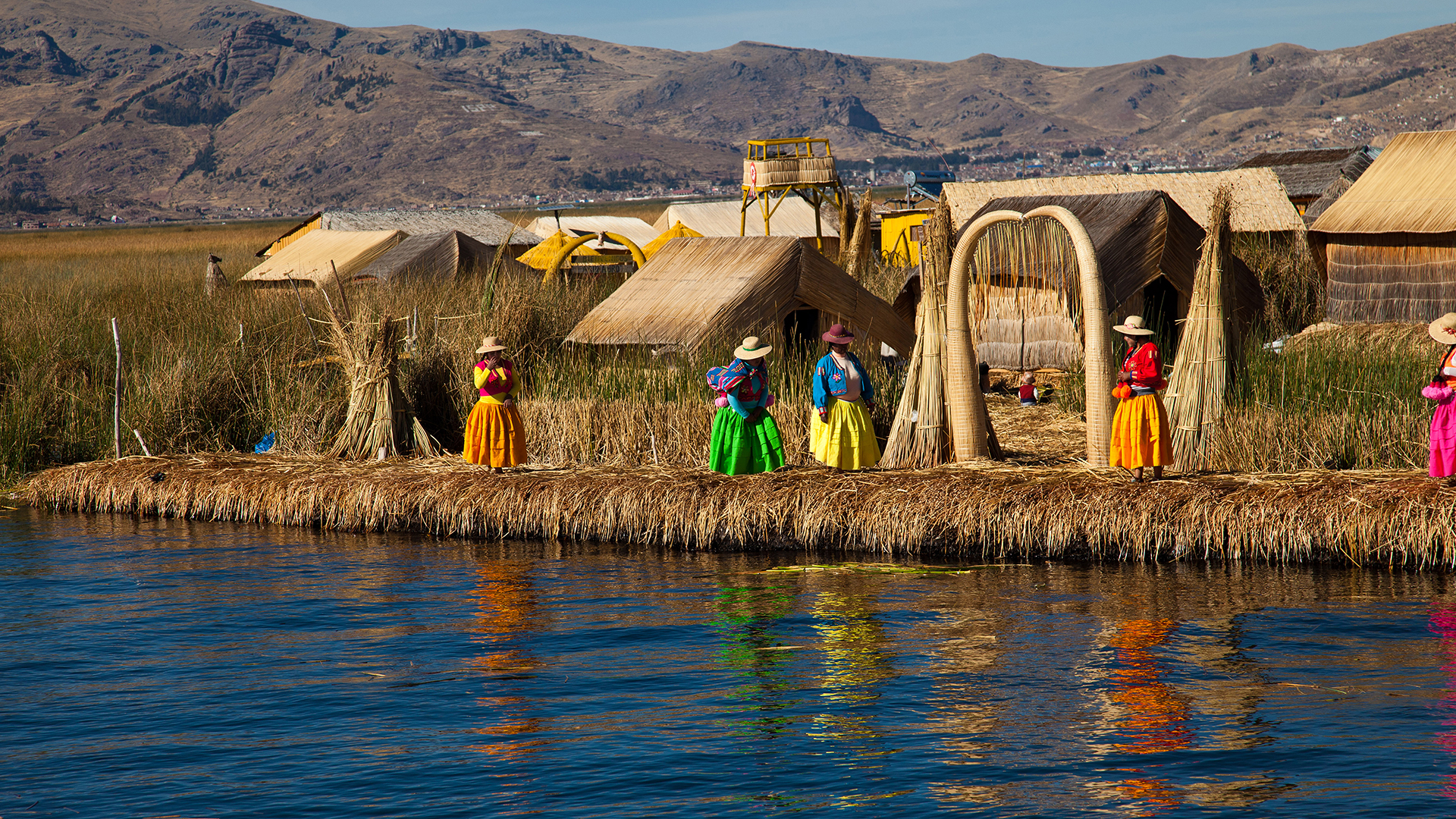 uros-floating-islands-titicaca-puno-peru-swiper-hero-gallery