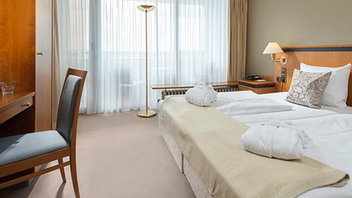 Rhine-Valley-Wyndham-Garden-Koblenz-Hotel-bedroom