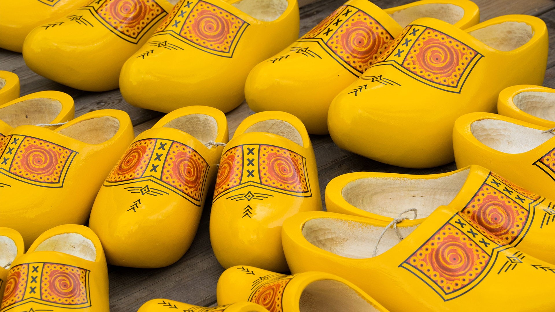 wooden-clogs-netherlands-swiper-hero-gallery