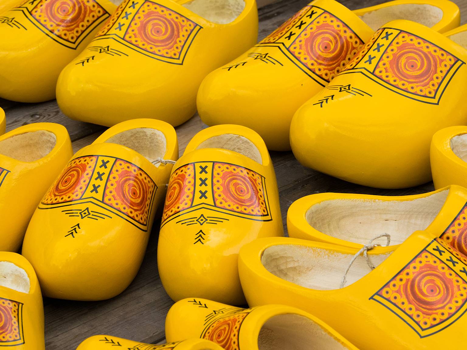 wooden-clogs-netherlands-swiper-hero-gallery