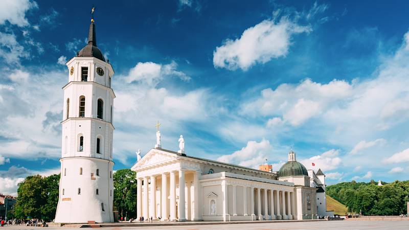 lithuania-country-listing-page-cathedral-square