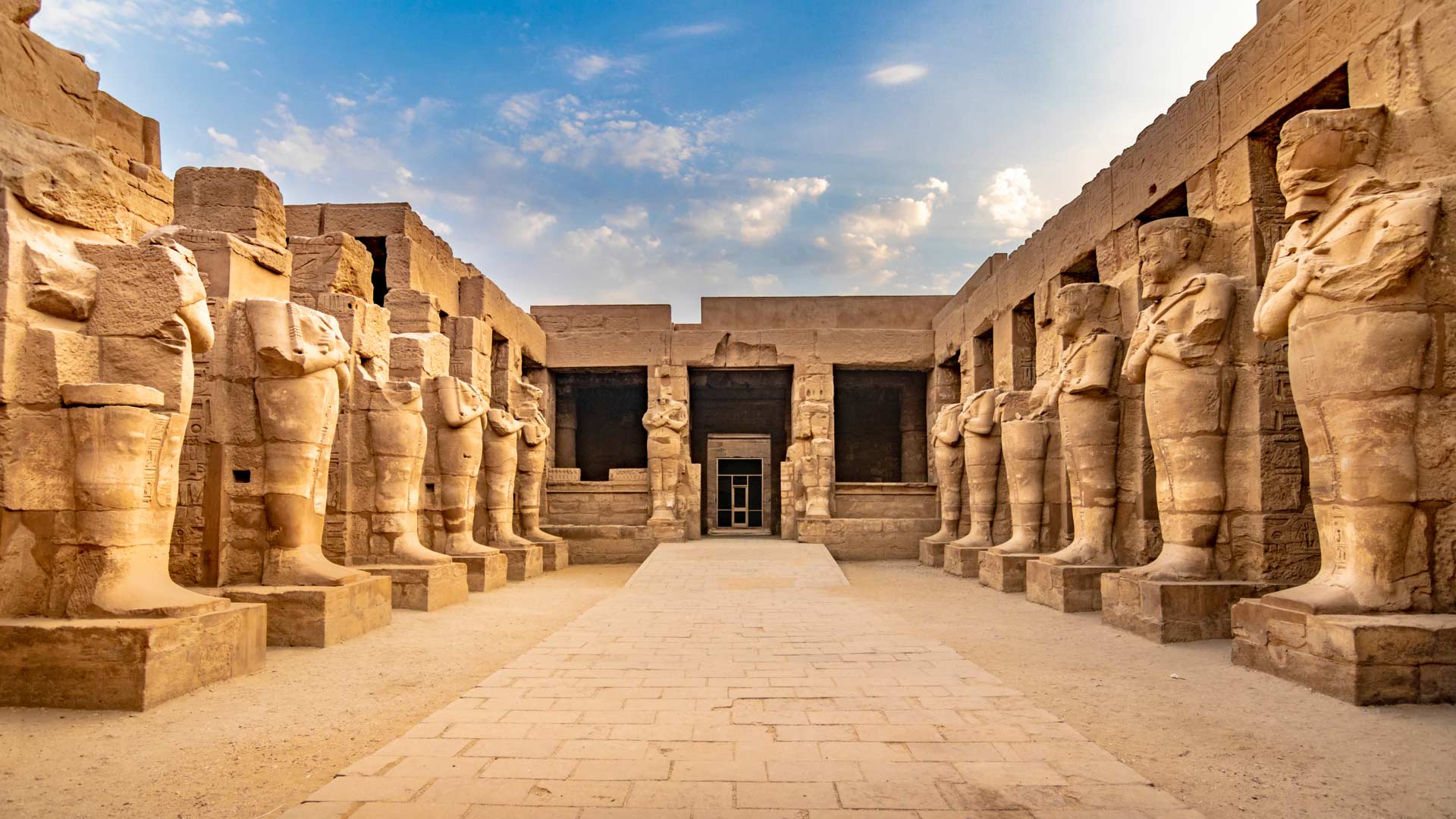 karnak-temple-sculptures-of-pharaohs-luxor