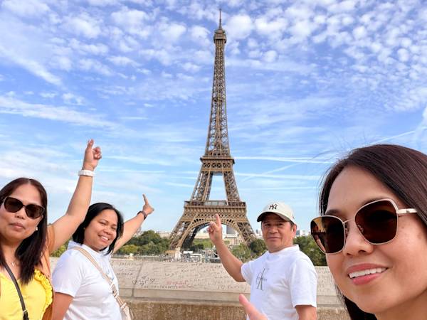 travel-chasers-premium-range-coach-river-cruise-tours-eiffel-tower-france