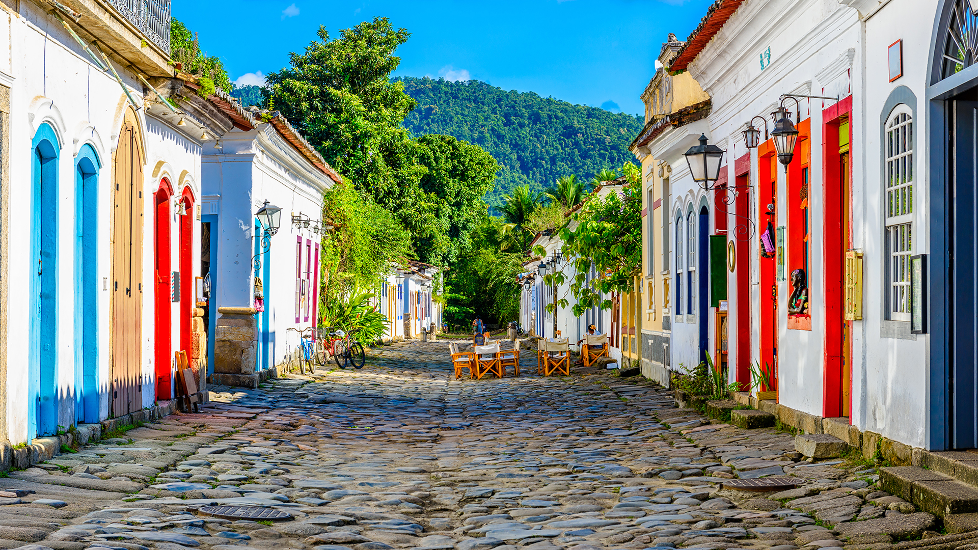 street-paraty-brazil-swiper-hero-gallery