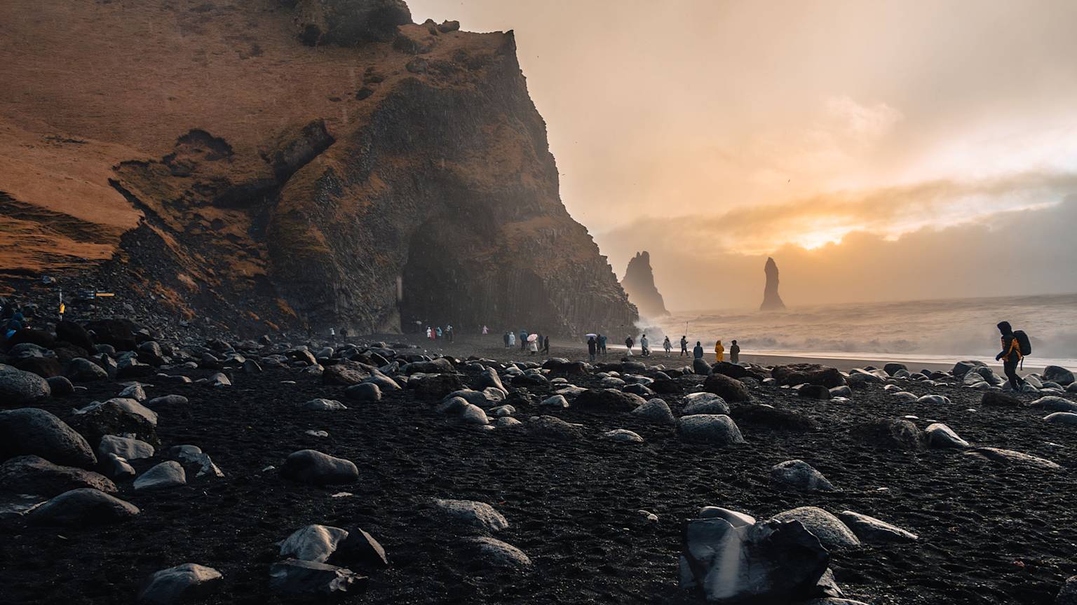 reynisfjara-black-sand-beach-iceland-swiper-hero-gallery