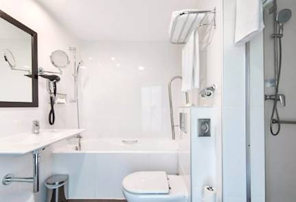 hotel-CH-bucharest-bathroom