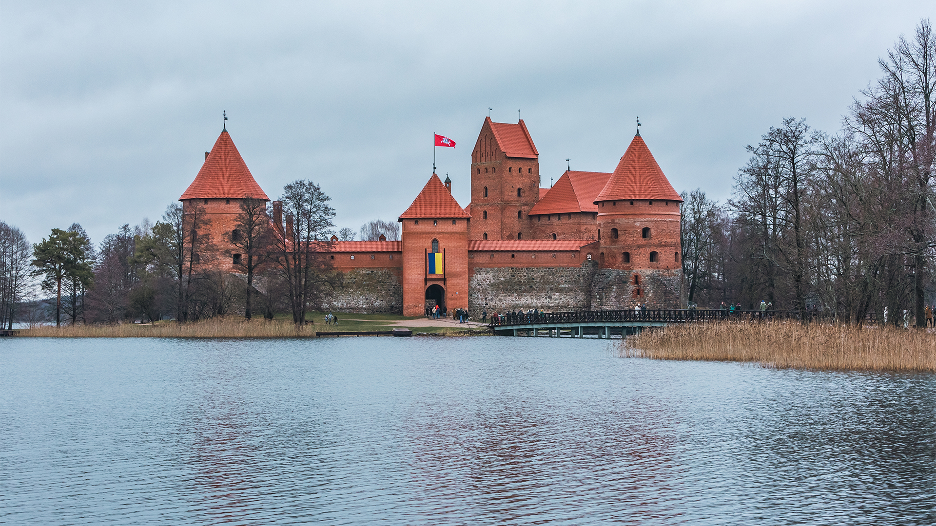 trakai-island-castle-lithuania-winter-swiper-hero-gallery