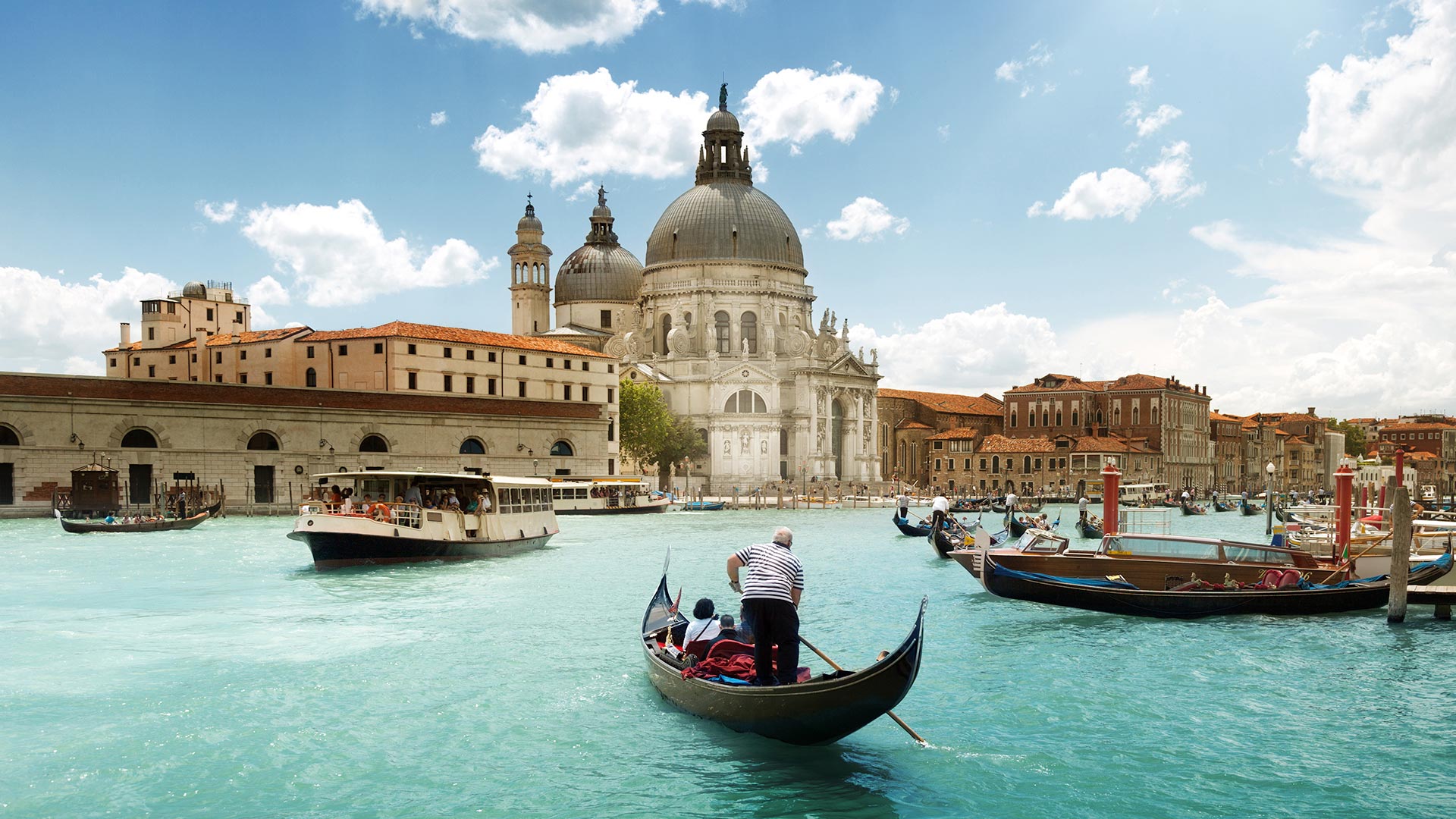 Italy-Venice-gondola-view