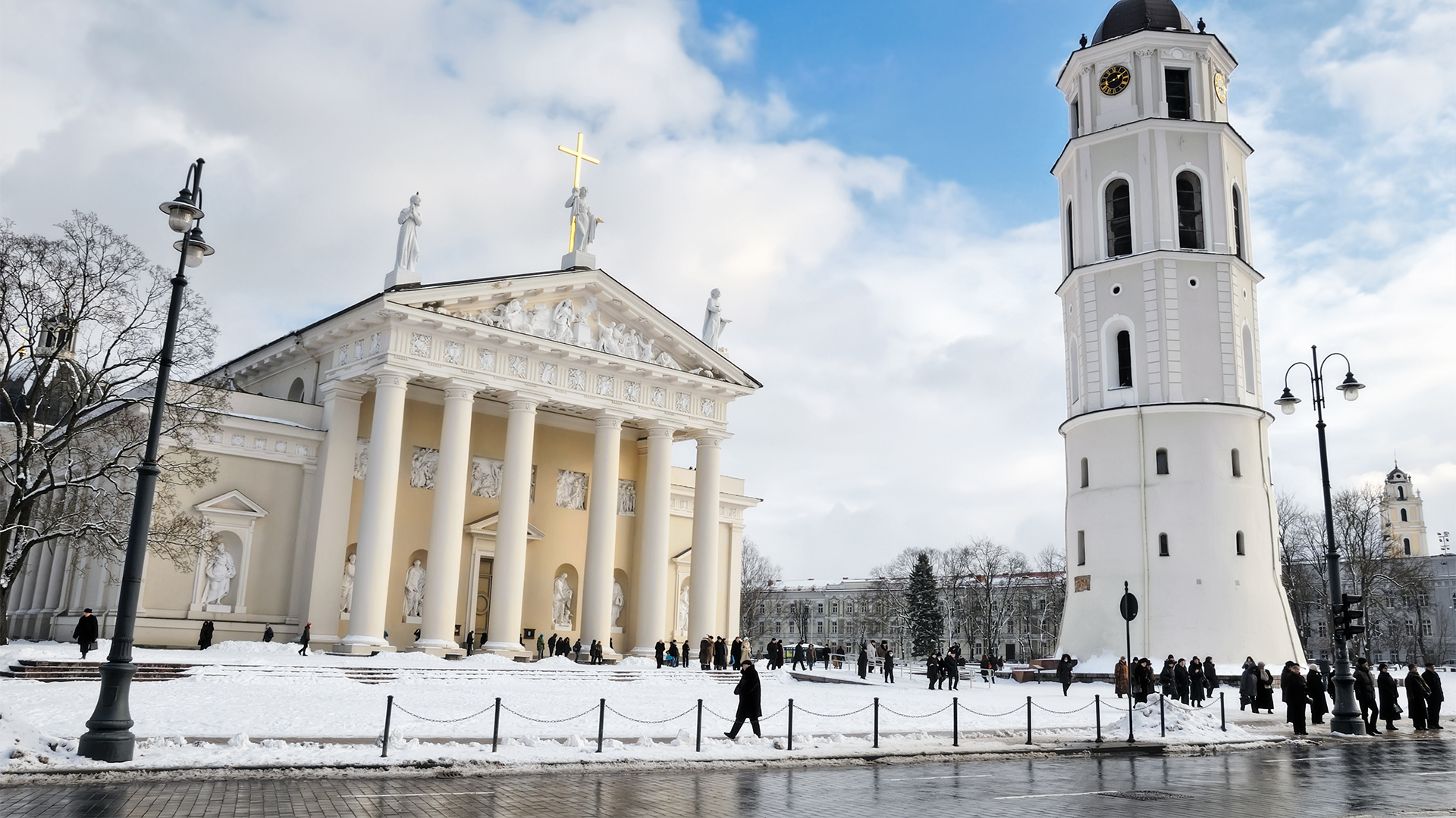 vilnius-carhedral-lithuania-winter-swiper-hero-gallery