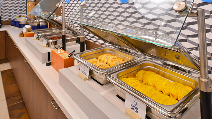 holiday-inn-express-manhattan-midtown-west-breakfast