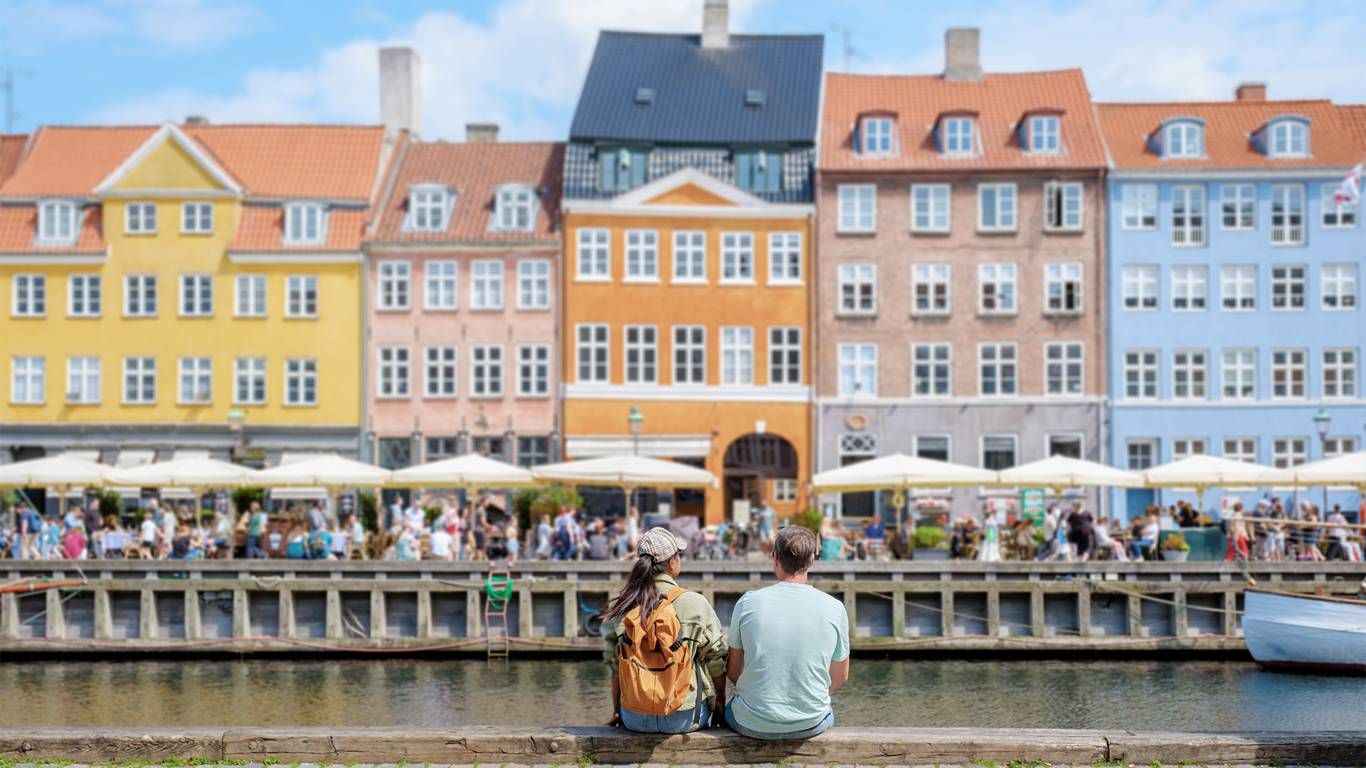 denmark-copenhagen-nyhavn-canal-couple