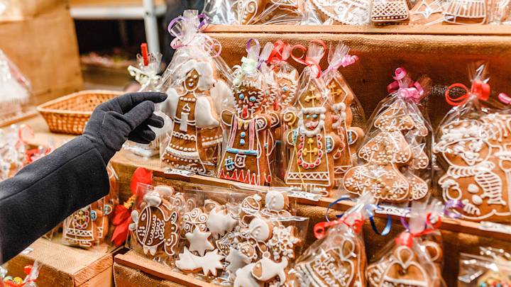 Prague-Christmas-market-cookies-swiper-hero-gallery