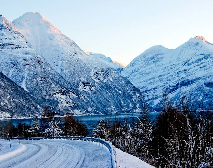experience-norways-scenery-winter-experience