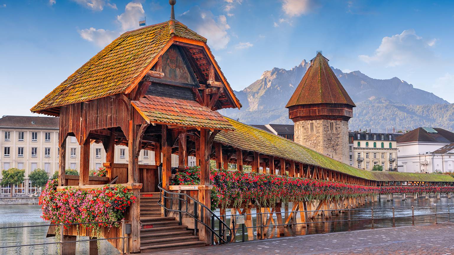 lucerne-city-chapel-bridge-switzerland