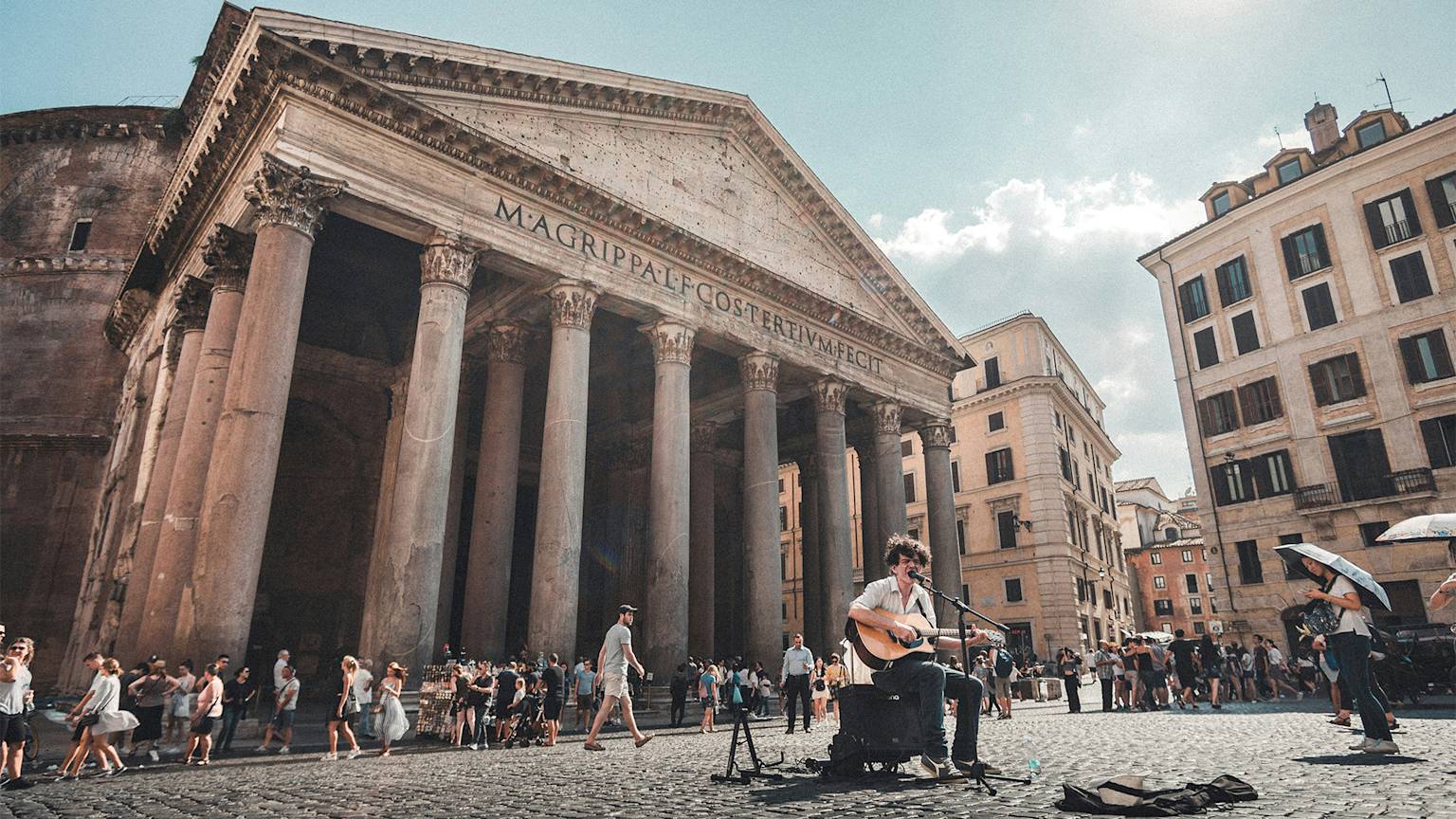 rome-italy-pantheon-people-busker