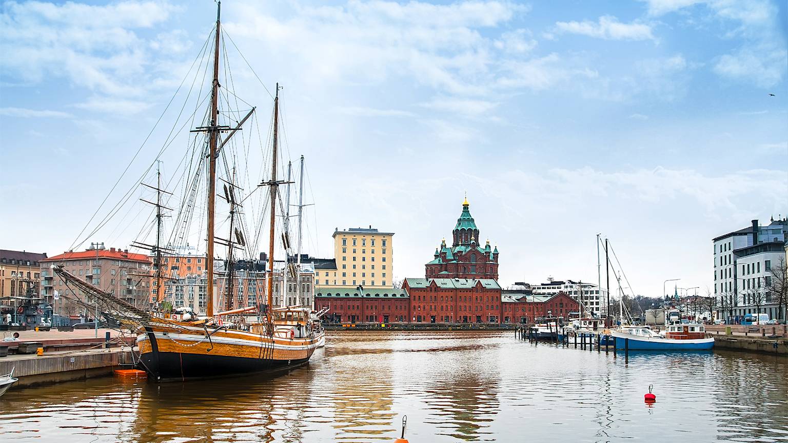 Helsinki-Finland-boat-swiper-hero-gallery