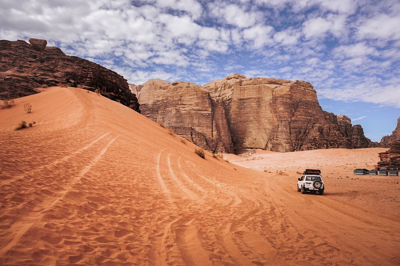 wadi-rum-jordan-desert-sand-dunes
