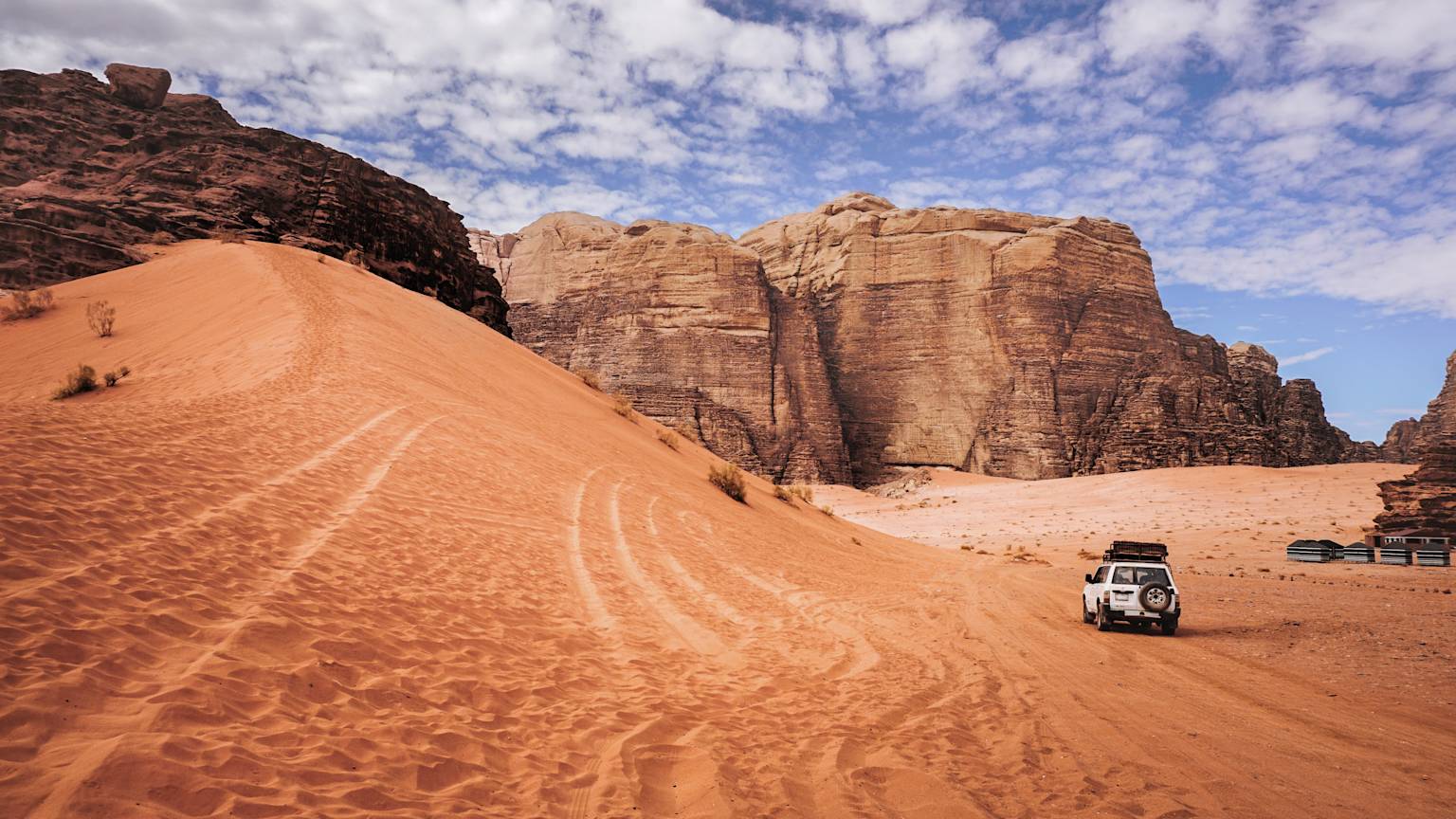 wadi-rum-jordan-desert-sand-dunes