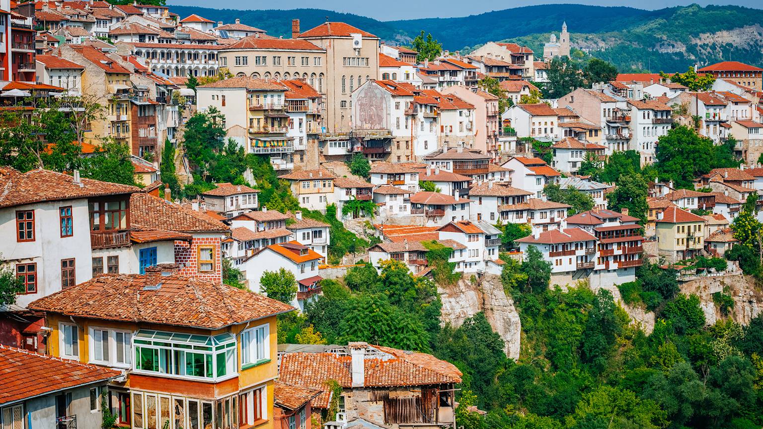 veliko-tarnovo-bulgaria-city-houses