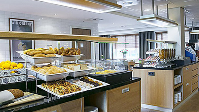 Amsterdam-holiday-inn-express-amsterdam-schipol-breakfast