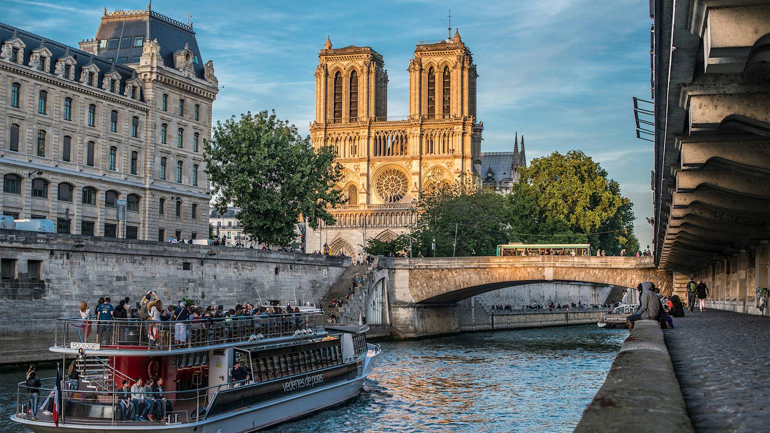 paris-france-notre-dame-church-boat-swiper-hero-gallery