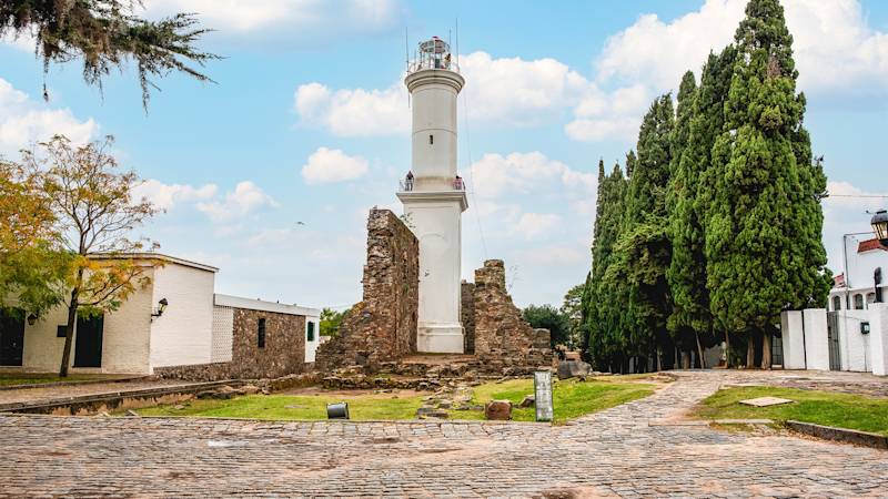 uruguay-country-listing-page-colonia-del-sacramento-lighthouse