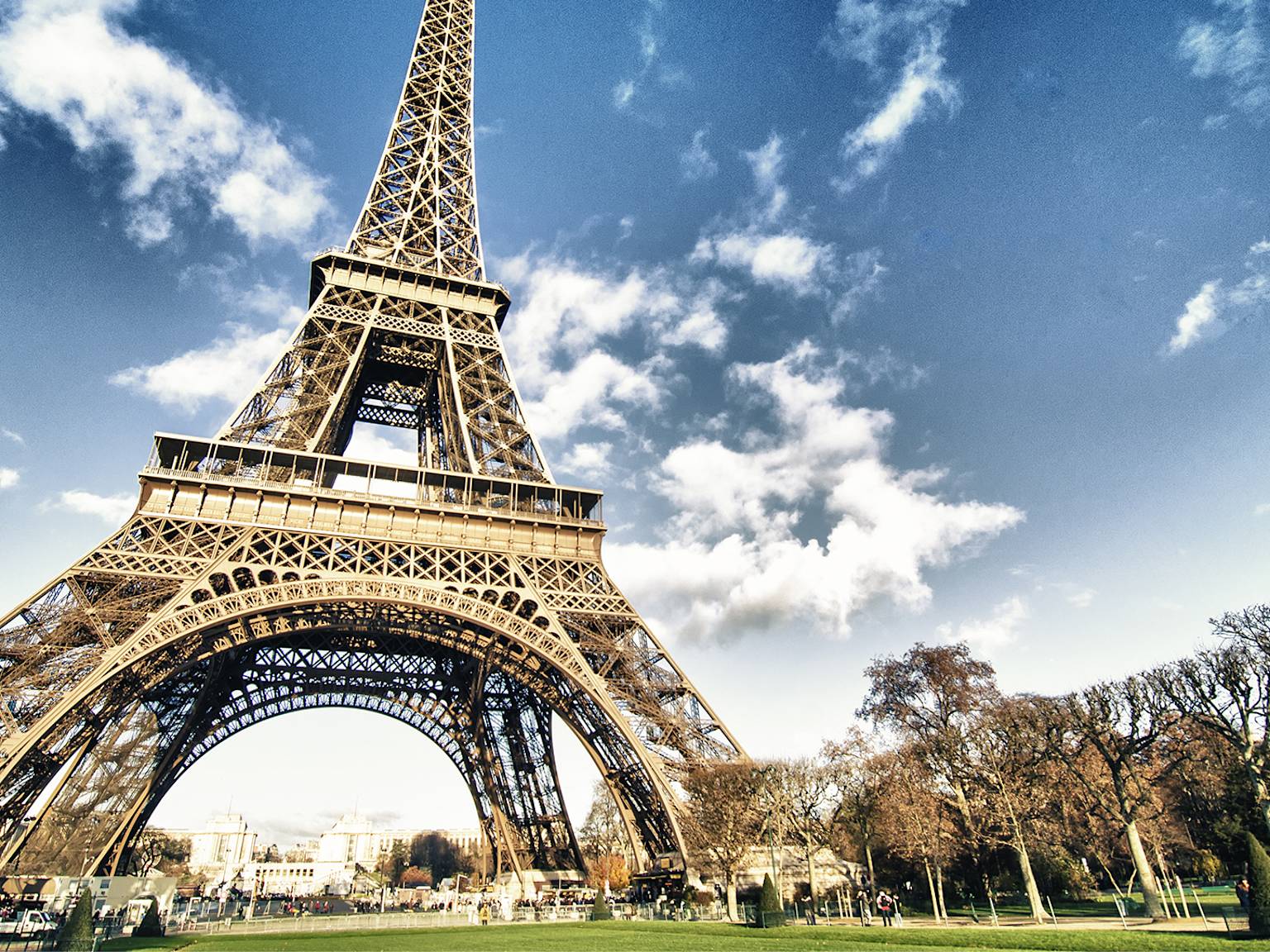 Paris-France-winter-eiffel-tower-swiper-hero-gallery
