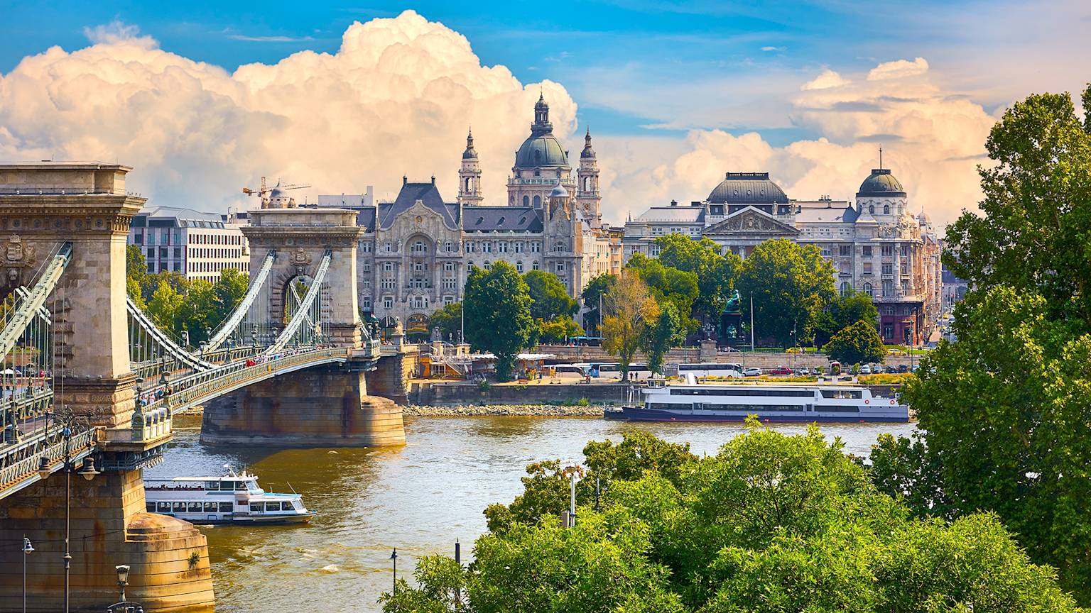 chain-bridge-panoramic-view-danube-river-budapest-city-hungary-swiper-hero-gallery