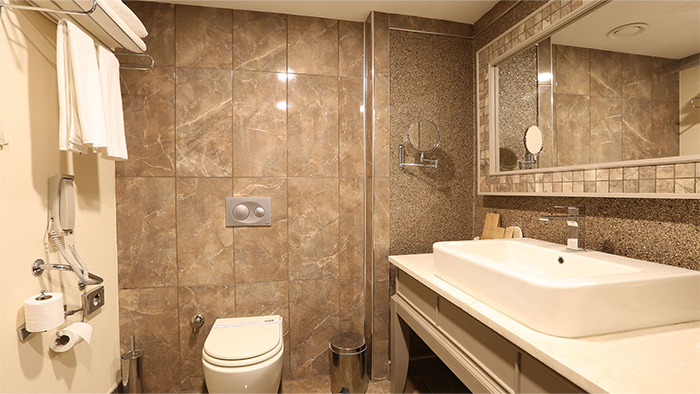 Suhan-Seaport360-Hotel-Spa-Kusadasi-bathroom