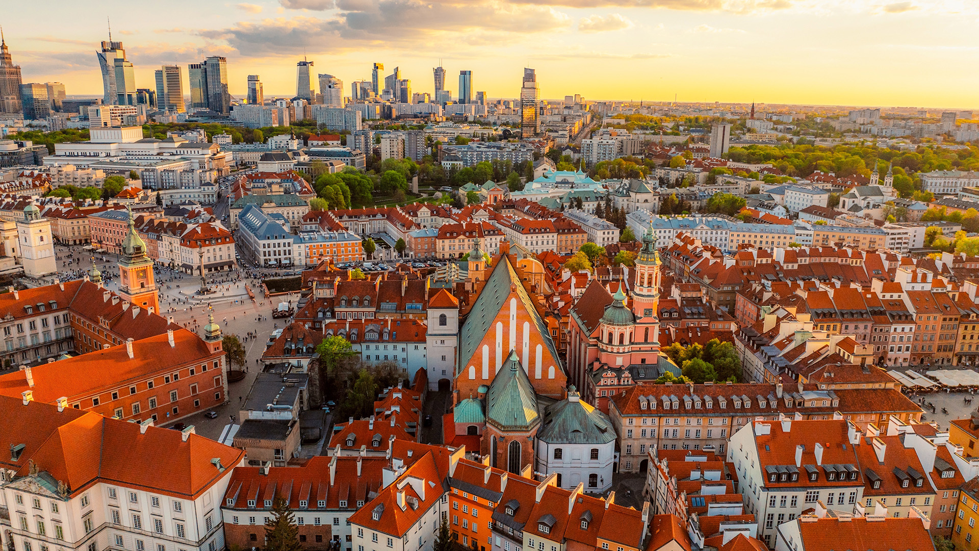 warsaw-poland-old-city-centre-skyscrapers-aerial-swiper-hero-gallery