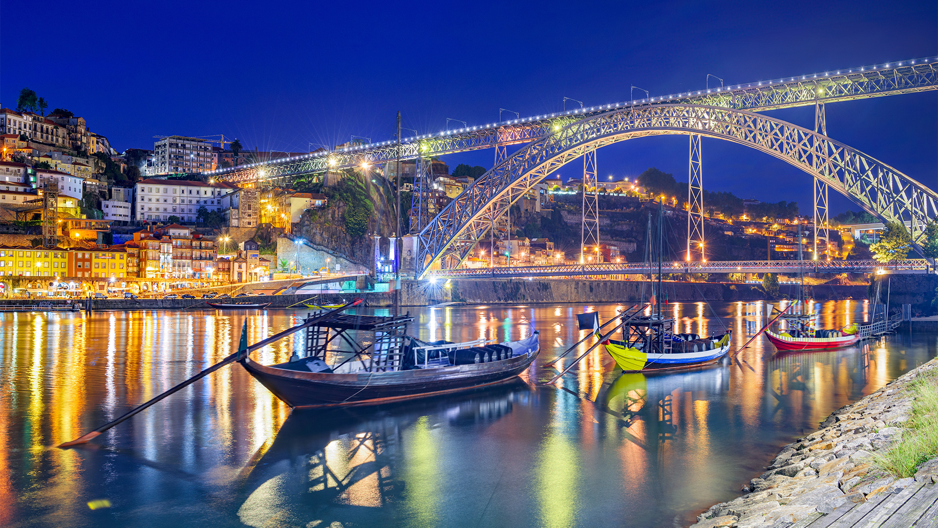 portuga-porto-boats-night