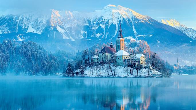 visit-lake-bled-winter-experience