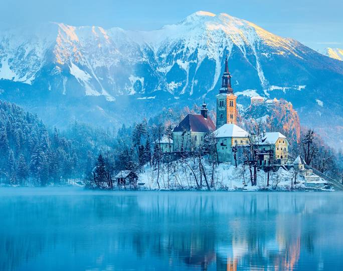 visit-lake-bled-winter-experience
