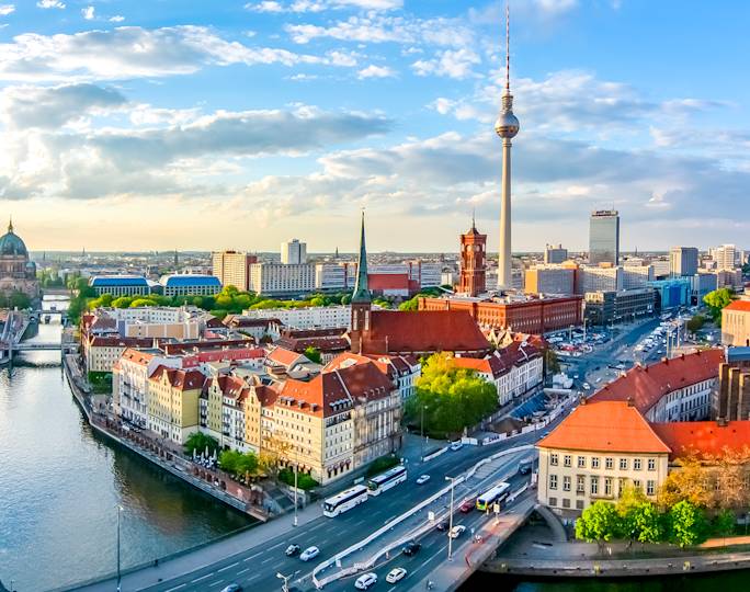 berlin-walking-and-driving-tour-experience