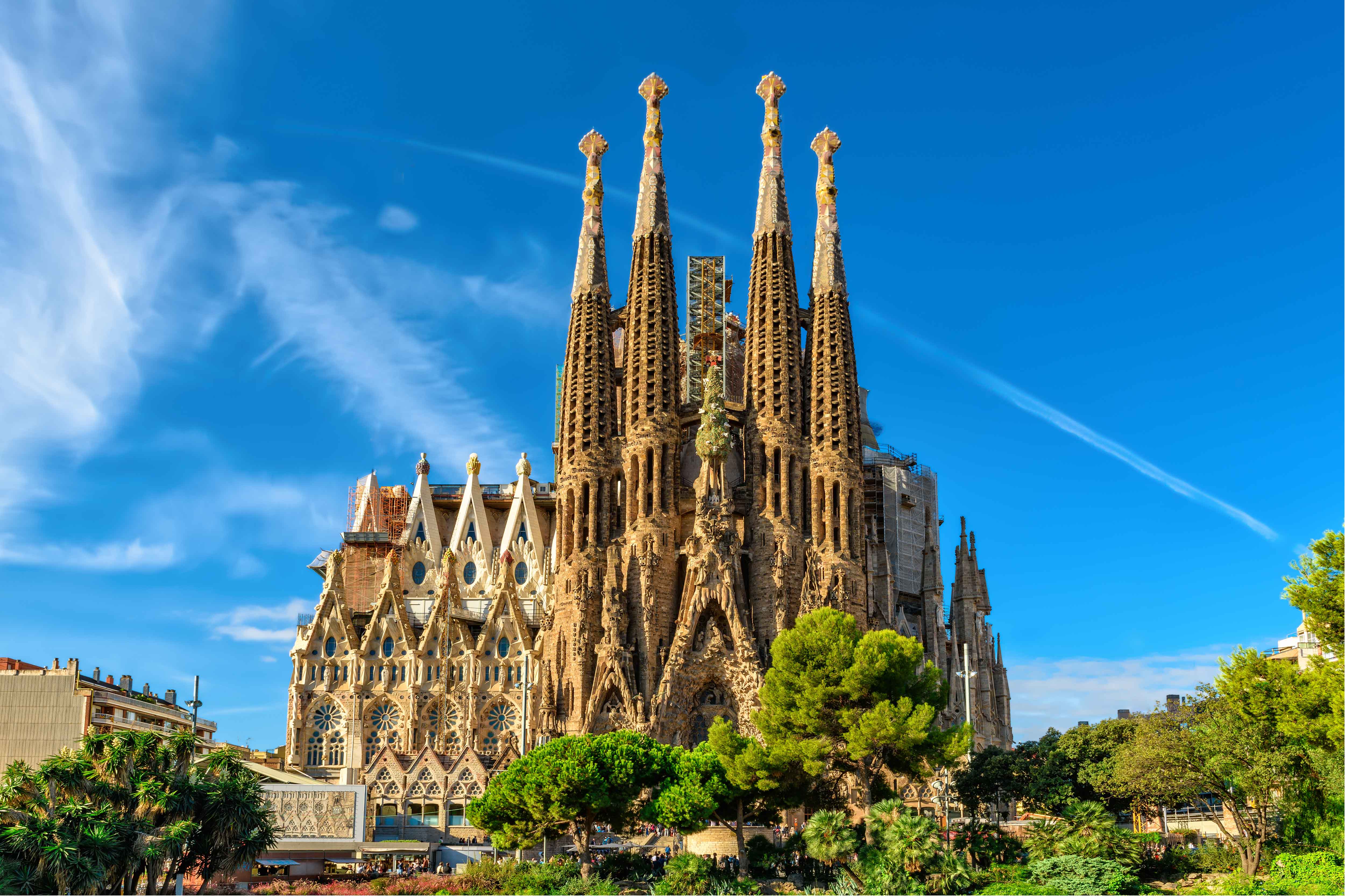 la-sagrada-familia-barcelona-europe-explorer